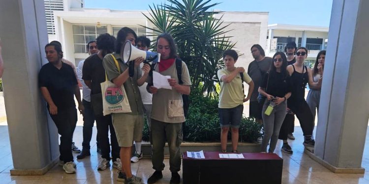 DAÜ’de harç protestosu