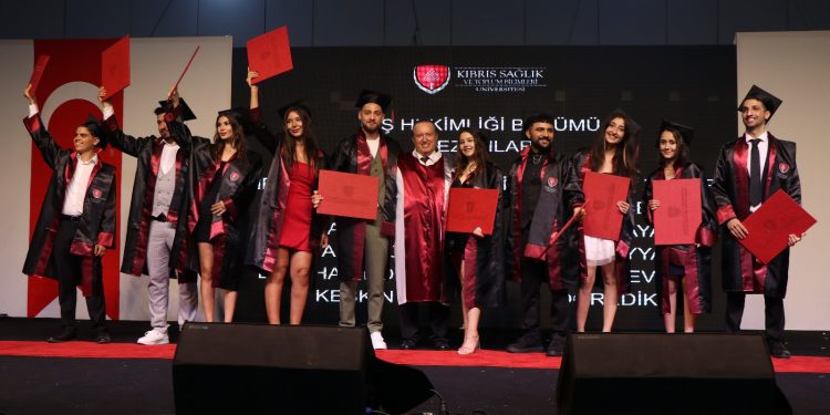 KSTU mezuniyet töreni yapıldı