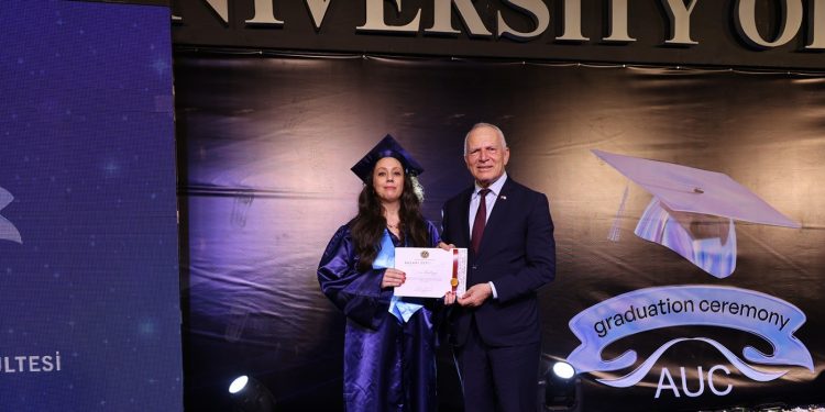Töre, Kıbrıs Amerikan Üniversitesi tarafından düzenlenen mezuniyet törenine katıldı