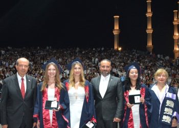 Cumhurbaşkanı Tatar’ın katılımıyla YDÜ’de, 7 fakülteden 942 öğrenci diplomalarını aldı