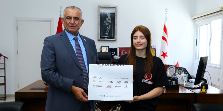 Eğitim Bakanı Çavuşoğlu’ndan Özgül Çetin’e tebrik