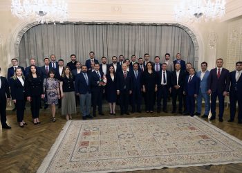 Töre, Azerbaycanlı iṣ insanlarını KKTC’ye yatırım yapmaya davet etti