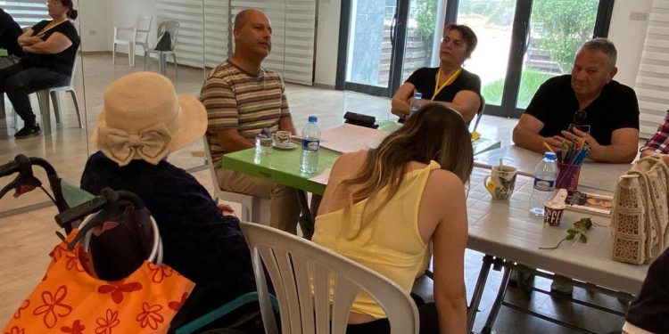 Dünya Barış Üniversitesi’nden 60 Yaş Üstü Aktivite Merkezi katılımcılarına eğitim