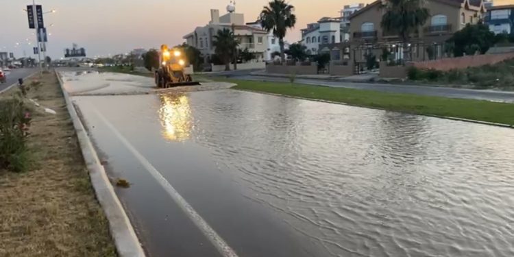 Geçitköy-Gazimağusa su boru hattı patladı