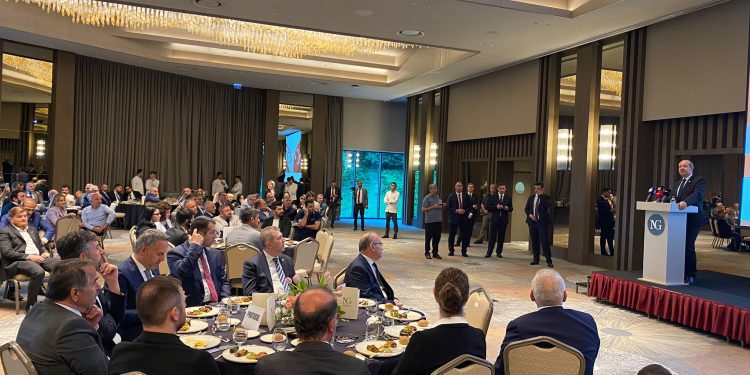 Cumhurbaşkanı Tatar, Sakarya’da iş insanları ve sivil toplum temsilcileriyle bir araya geldi