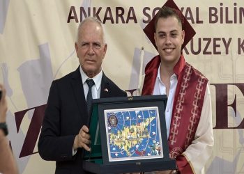 Töre, Ankara Sosyal Bilimler Üniversitesi mezuniyet törenine katıldı