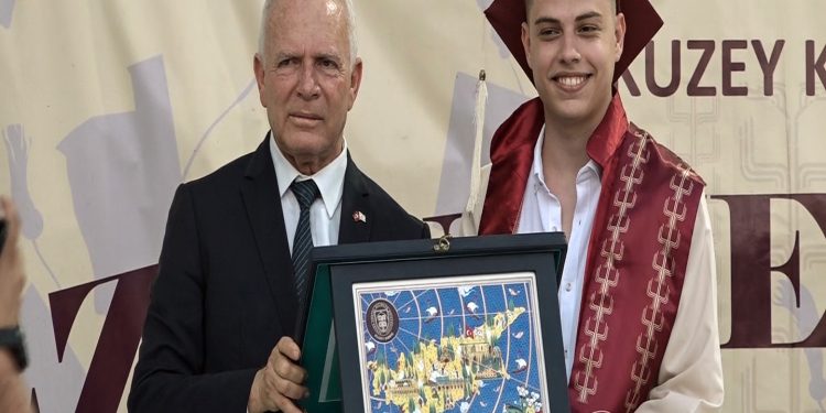 Töre, Ankara Sosyal Bilimler Üniversitesi mezuniyet törenine katıldı