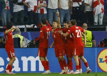 Milliler galibiyetle başladı