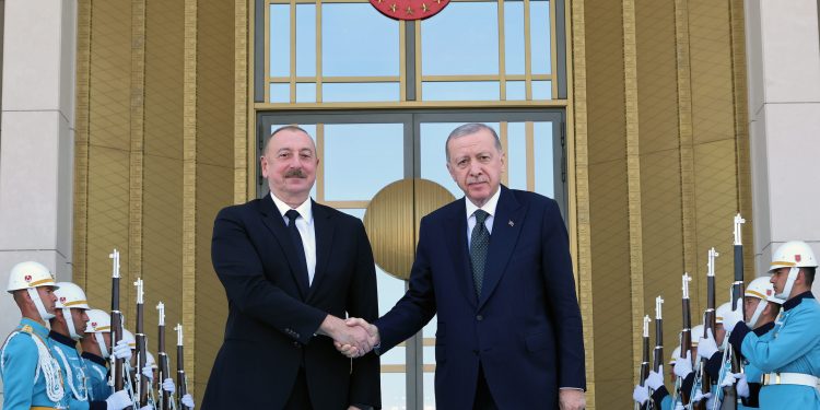 Erdoğan, Aliyev ile Cumhurbaşkanlığı Külliyesi’nde bir araya geldi