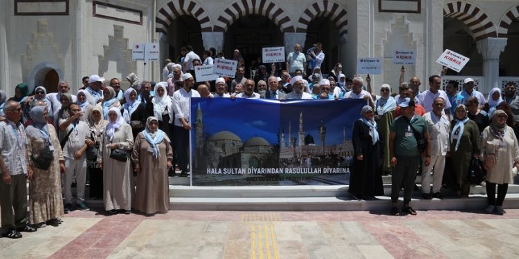 Hacı adayları kutsal topraklara uğurlandı
