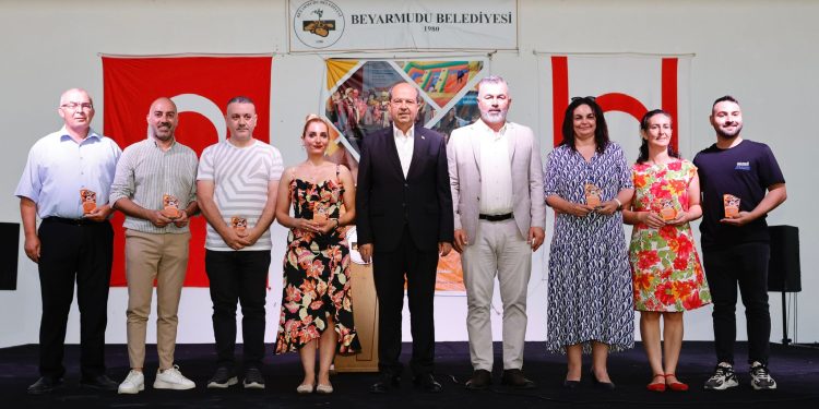 Cumhurbaşkanı Tatar, Beyarmudu “II. Çocuk Festivali”ne katıldı