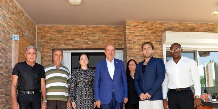 Cumhurbaşkanı Ersin Tatar, TMT mücahidi, gazi ve şehit yakınlarını ziyaret etti: “Mücahit, gazi ve şehitlerin verdiği mücadele sayesinde devlet sahibi olduk”