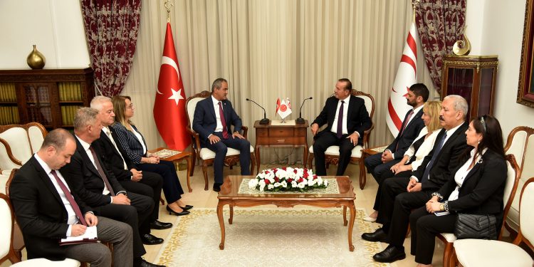 Başbakan Yardımcısı Ataoğlu, TBMM Milli Eğitim, Kültür, Gençlik ve Spor Komisyonu Başkanı Özer ve heyetini kabul etti