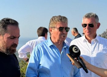 Başbakan Üstel: Tatlısu-Mersinlik yangınına iki helikopterle müdahale ediliyor. Herkes büyük bir gayretle çalışıyor