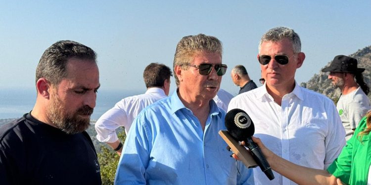Başbakan Üstel: Tatlısu-Mersinlik yangınına iki helikopterle müdahale ediliyor. Herkes büyük bir gayretle çalışıyor
