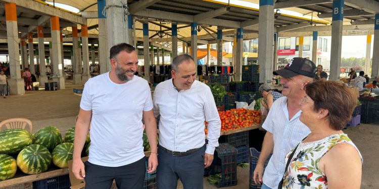 Çeler ve Harmancı esnaf ve yurttaşla bayramlaştı