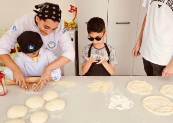 DAÜ’den görme engelli çocuklara özel pizza yapımı atölyesi