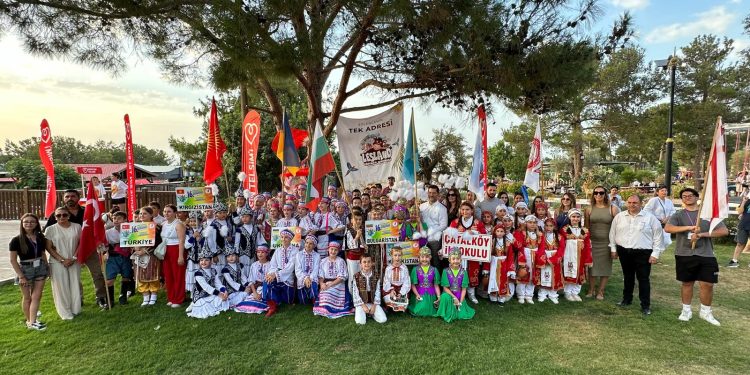 Dünya çocukları Çatalköy’de buluştu