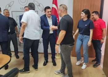 Oğuz, bakanlık personeliyle bayramlaştı