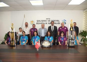 Gardiyanoğlu, Taekwondo Federasyonu ve Milli Takım sporcularıyla eğitmenlerini kabul etti