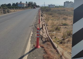 Gaziverenliler, korkulukları hasarlı olduğu için güvenlik sorunu bulunan anayoldaki köprünün acilen tamir edilmesini istiyor…