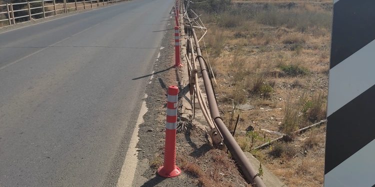 Gaziverenliler, korkulukları hasarlı olduğu için güvenlik sorunu bulunan anayoldaki köprünün acilen tamir edilmesini istiyor…