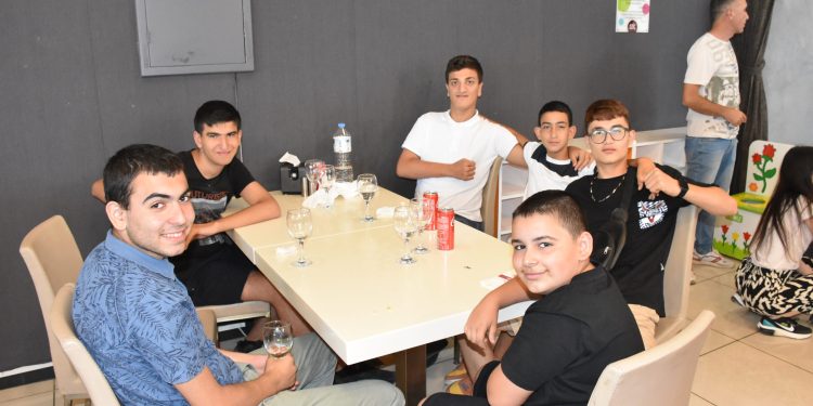 Girne Belediyesi’nden Lefkoşa Özel Eğitim ve İş Eğitim Okulu öğrencilerine yemek