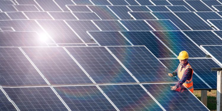 Bayraktar: Türkiye’de güneş enerjisinin elektrik üretimindeki payı yüzde 44 ile rekor kırdı