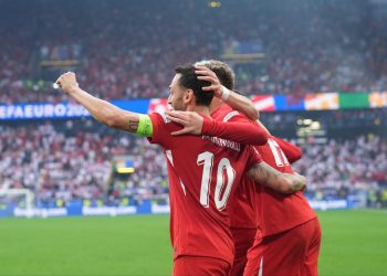 Türkiye, EURO 2024'te 2'de 2 için Portekiz karşısında