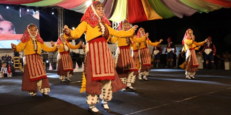 Geleneksel İskele Festivali 27. Uluslararası Halk Dansları Festivali ile devam ediyor