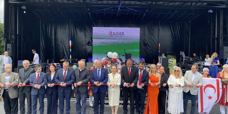 Cumhurbaşkanı Tatar, Londra’da düzenlenen Kıbrıs Türk Kültür Festivali’ne katıldı