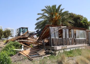 İskele Belediyesi, izinsiz yapıldığı tespit edilen yapıyı yıktığını açıkladı