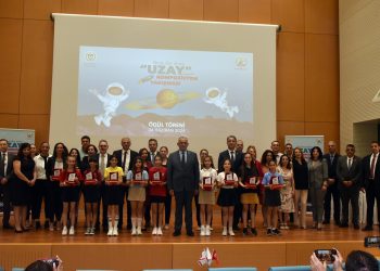 Milli Eğitim Bakanlığı ve Koopbank iş birliğinde yapılan “Uzay” konulu kompozisyon yarışması kazananları ödüllendirildi