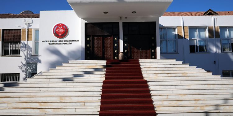 Meclis Genel Kurulu toplantısı nisaba takıldı. Toplantıya 10 dakika ara verildi