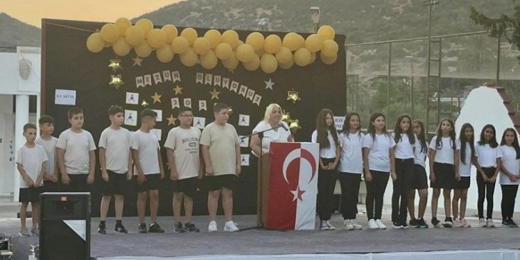 Mehmetçik-Büyükkonuk Belediye Başkanı Tuğlu bölge okullarının mezuniyet etkinliklerine katıldı