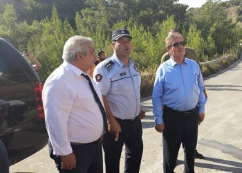 Başbakan Üstel yangın bölgesine gitti