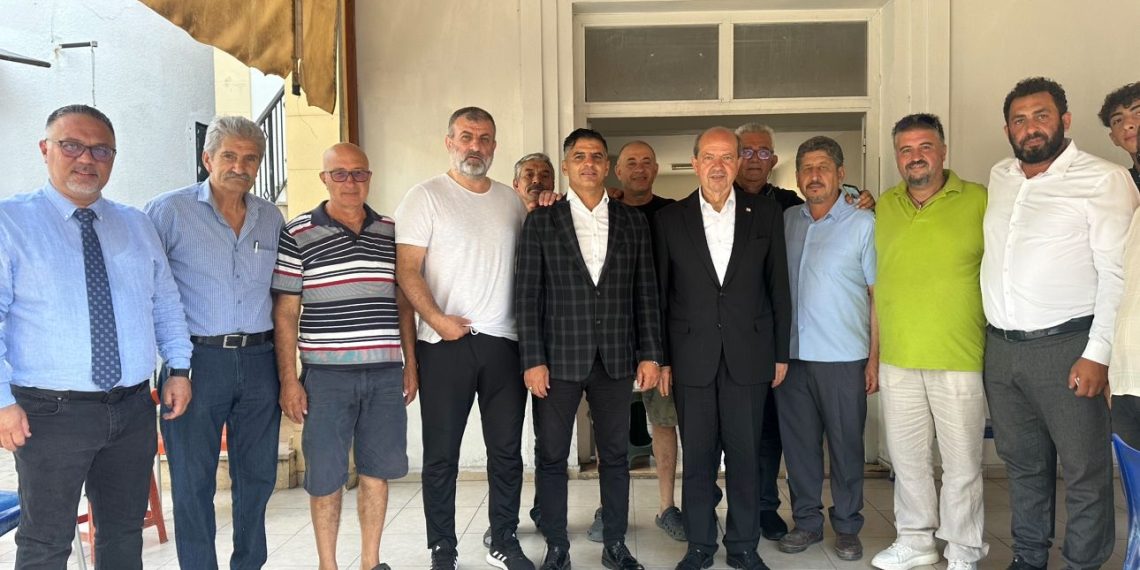 Tatar, Alsancak bölgesinde halkla bayramlaştı