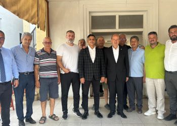 Tatar, Alsancak bölgesinde halkla bayramlaştı