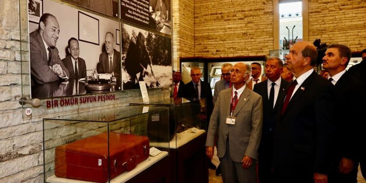 Cumhurbaşkanı Tatar, “Süleyman Demirel Anıt Mezarı” ile “Süleyman Demirel Demokrasi ve Kalkınma Müzesi”ni ziyaret etti