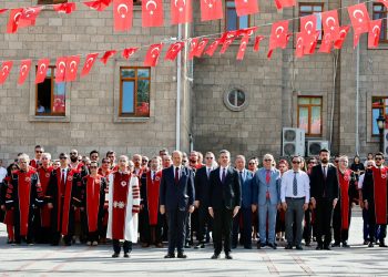 Cumhurbaşkanı Tatar, Süleyman Demirel Üniversitesi mezuniyet törenine katıld