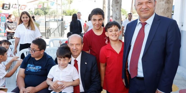 Cumhurbaşkanı Tatar, Lefkoşa Özel Eğitim ve İş Eğitim Okulu yıl sonu gösterileri, mezuniyet töreni ve sergi açılışına katıldı