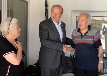 Cumhurbaşkanı Ersin Tatar, TMT mücahidi, gazi ve şehit yakınlarını ziyaret etti