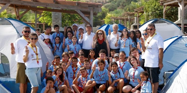 Cumhurbaşkanı Ersin Tatar ve eşi Sibel Tatar, Tatlısu’da Mesarya izcilerinin çevre temizliği etkinliğine katıldı