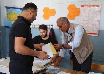 Türkiye’de yerel seçimler üç ilçe ve dört beldede yeniden düzenleniyor: Oy kullanma işlemi başladı