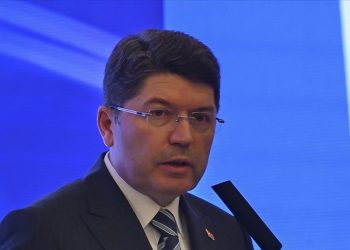 Türkiye Adalet Bakanı Tunç, İstanbul’daki trafik kazasının şüphelilerinin ABD’de tutuklandığını bildirdi