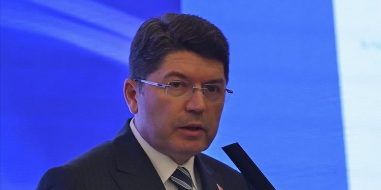 Türkiye Adalet Bakanı Tunç, İstanbul’daki trafik kazasının şüphelilerinin ABD’de tutuklandığını bildirdi