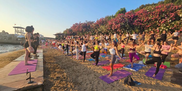 “Herkes için Yoga” sloganıyla Girne’de yoğa etkinliği düzenlendi