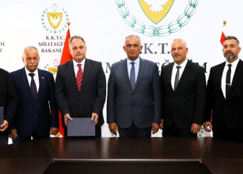 Bakan Çavuşoğlu, hizmet içi eğitimlere katkı koyan üniversiteler ile bir araya geldi