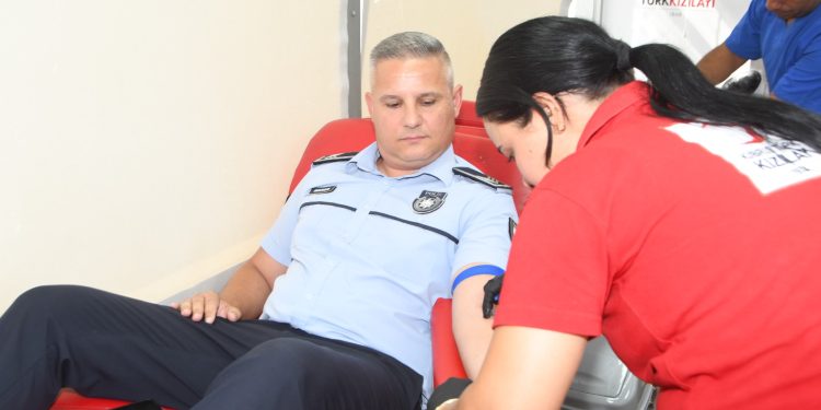 Polis’ten artan kan ihtiyacına destek