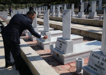 Tarım Bakanı Çavuş, Boğaz Şehitliğini ziyaret etti